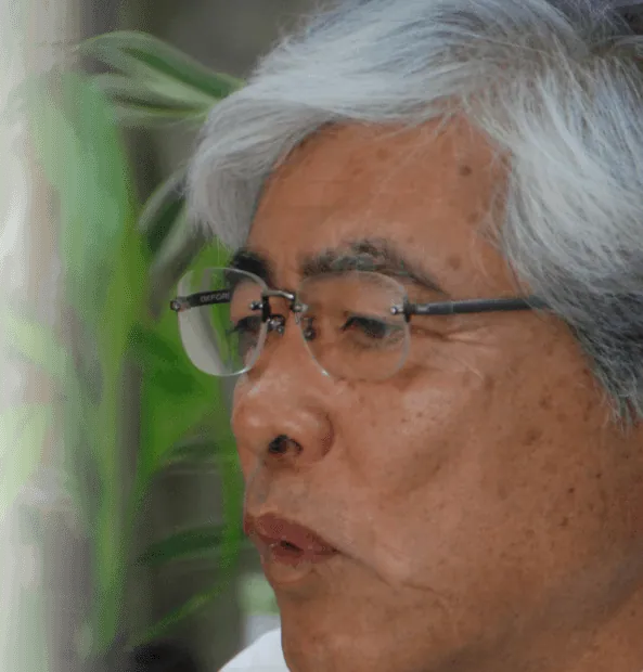 ミスが許されない仕事の厳しさを、真剣な表情で語る上原康永社長