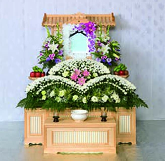 小さな家族葬Aプランの3尺花祭壇